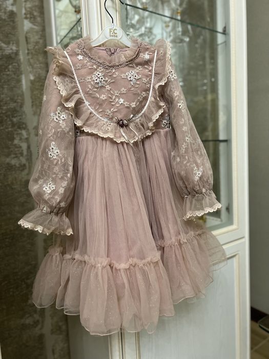 Красивое нарядное платье