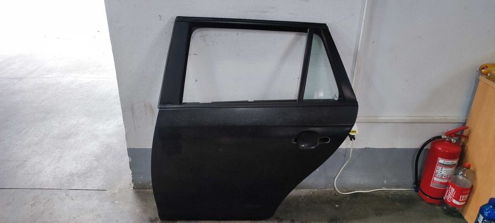 Usa spate dreapta volkswagen vw golf 5 break cod culoare LC9X