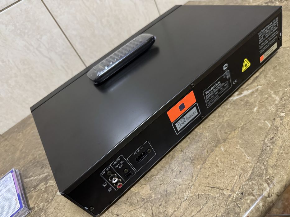 Technics -Compact Disc Player