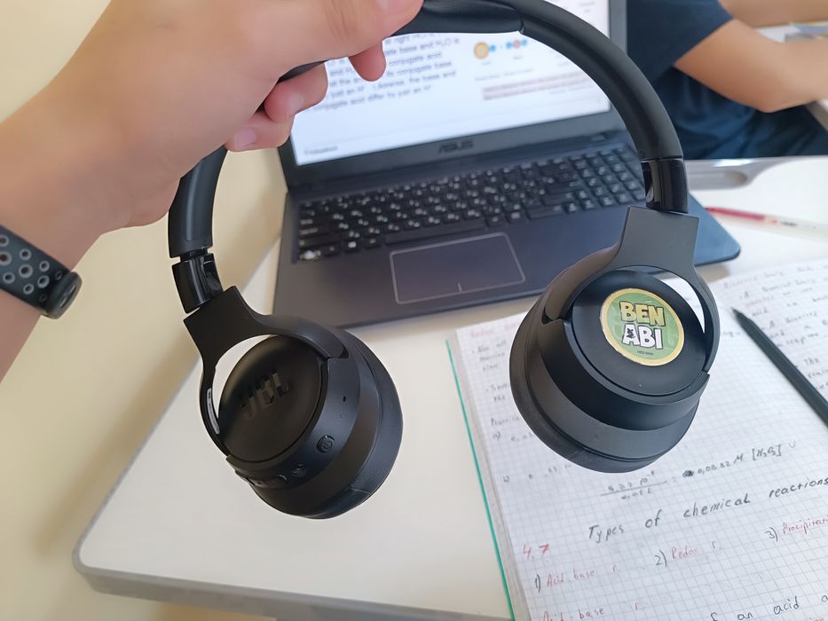 Продам наушники JBL Tune 720BT