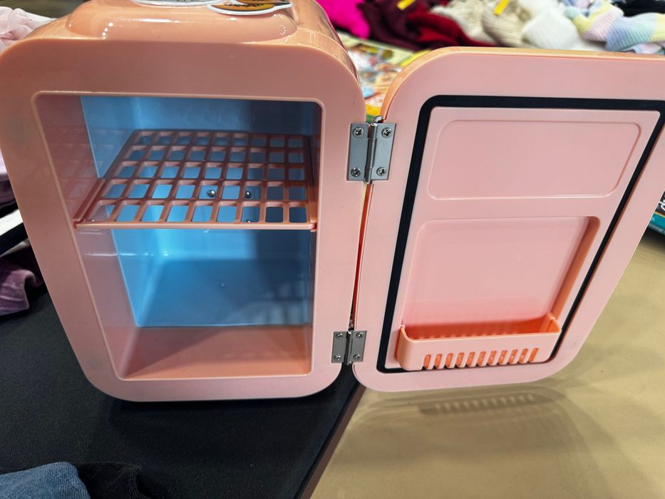 Mini-Frigider cosmetice