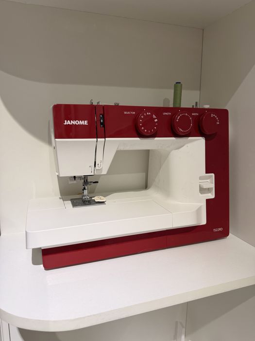 Продам швейную машинку Janome 1522RD