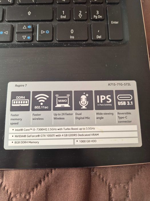 Продавам Acer Aspire 7