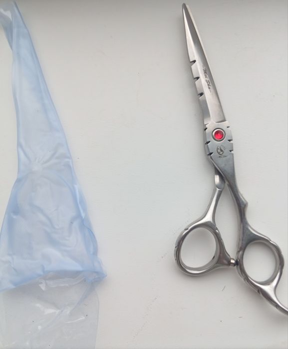 Продам парикмахерские ножницы.