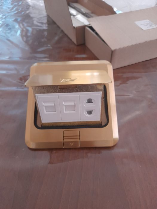 Продам напольною розетку.