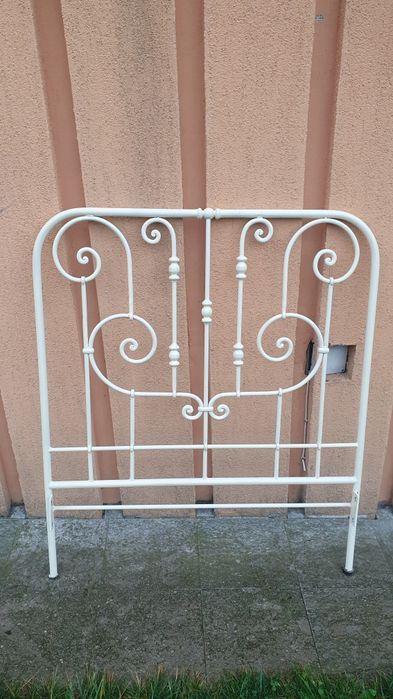 vand pat o persoana de fier forjat