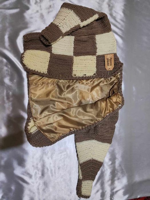 Женская вязанная кофта ручной работы