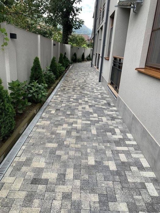 Укладка брусчатки бардюра поребрика