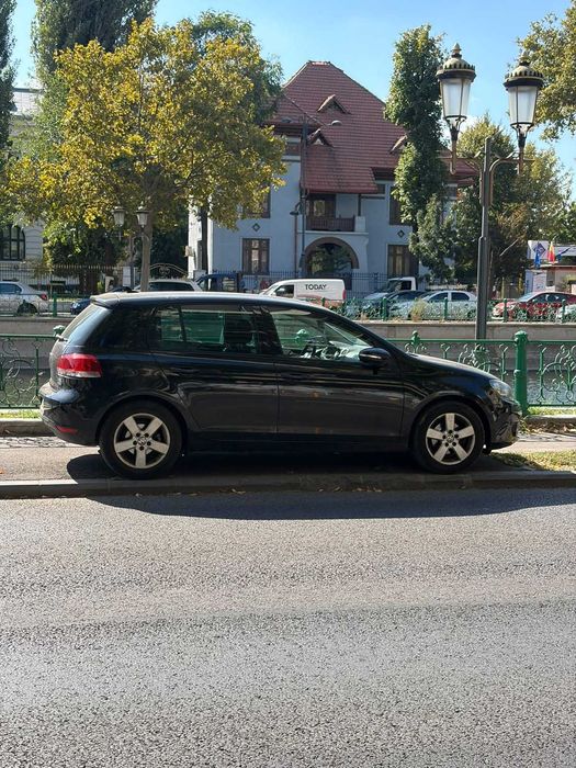 Volkswagen Golf 6 | 1.2 TSI (105 CP, Manuală 6 trepte) | 2010 | Park Assist | Climatronic | Scaune încălzite