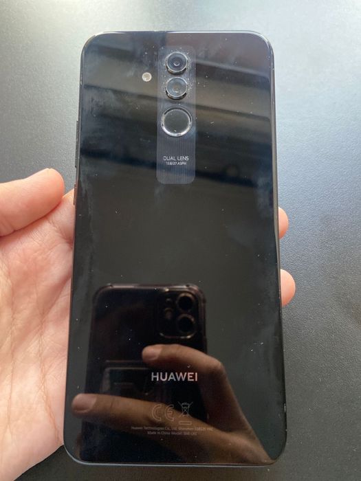 Продам НЕРАБОЧИЙ Huawei 20Lite