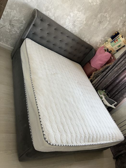 Спальный кровать