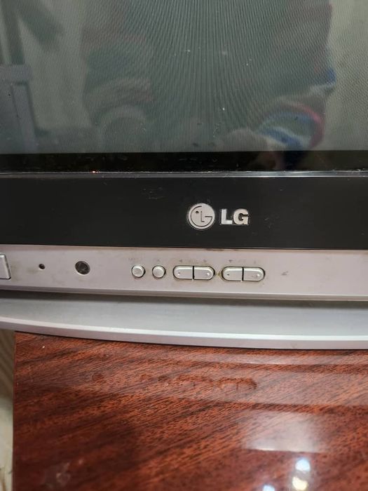 Продаётся  телевизор  в хорошем состоянии  работает