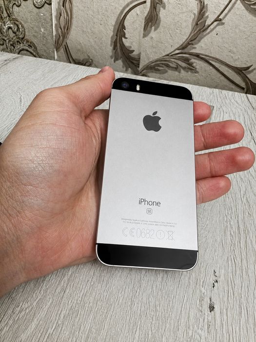 Продам Apple iPhone SE 64GB (читайте описание)
