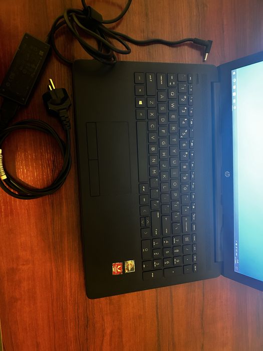 Лаптоп HP / Ryzen 5 3500U