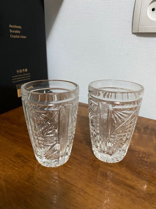 Пара стаканов из стекла