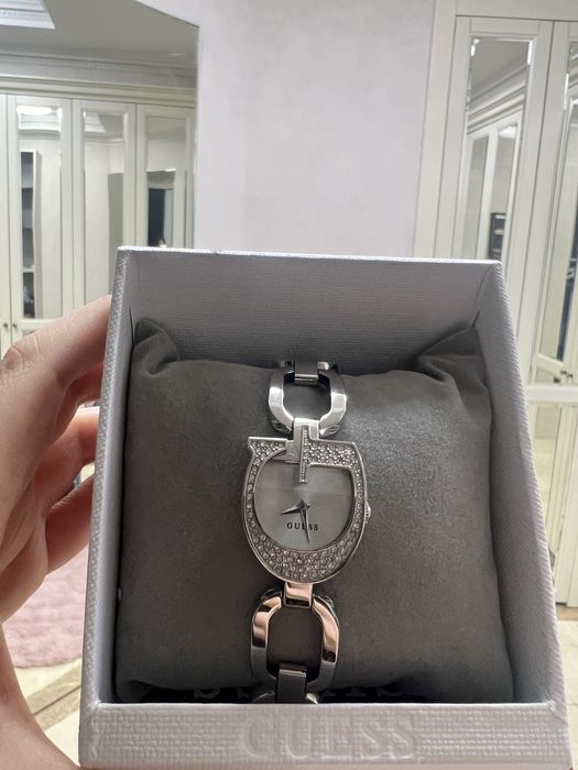 Часы Guess в хорошем состоянии