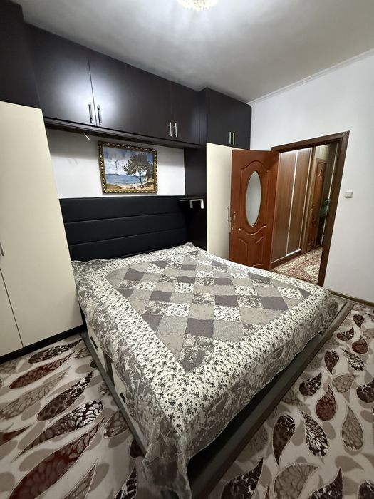 Продаётся 2 х комнатная квартира 10мк 9 дом 2- этаж . С обстановкаой