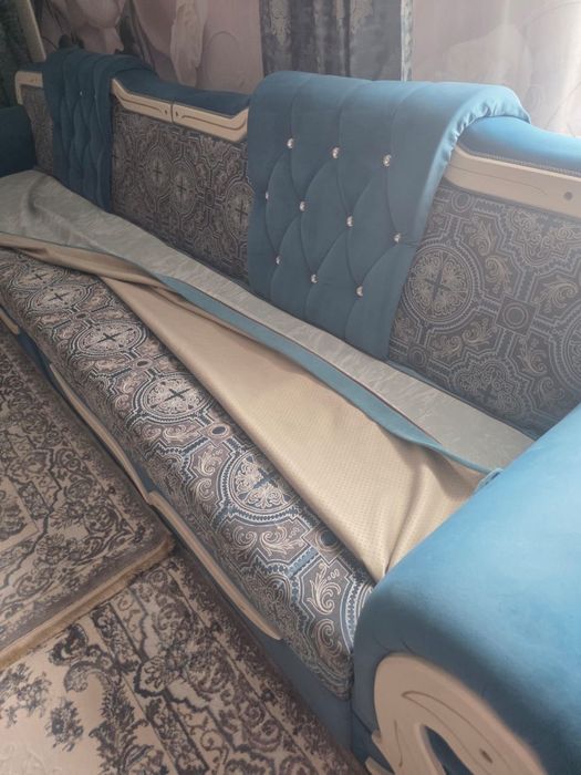 Диван 4 метра продам за 150тысячь брали за 400тысяч