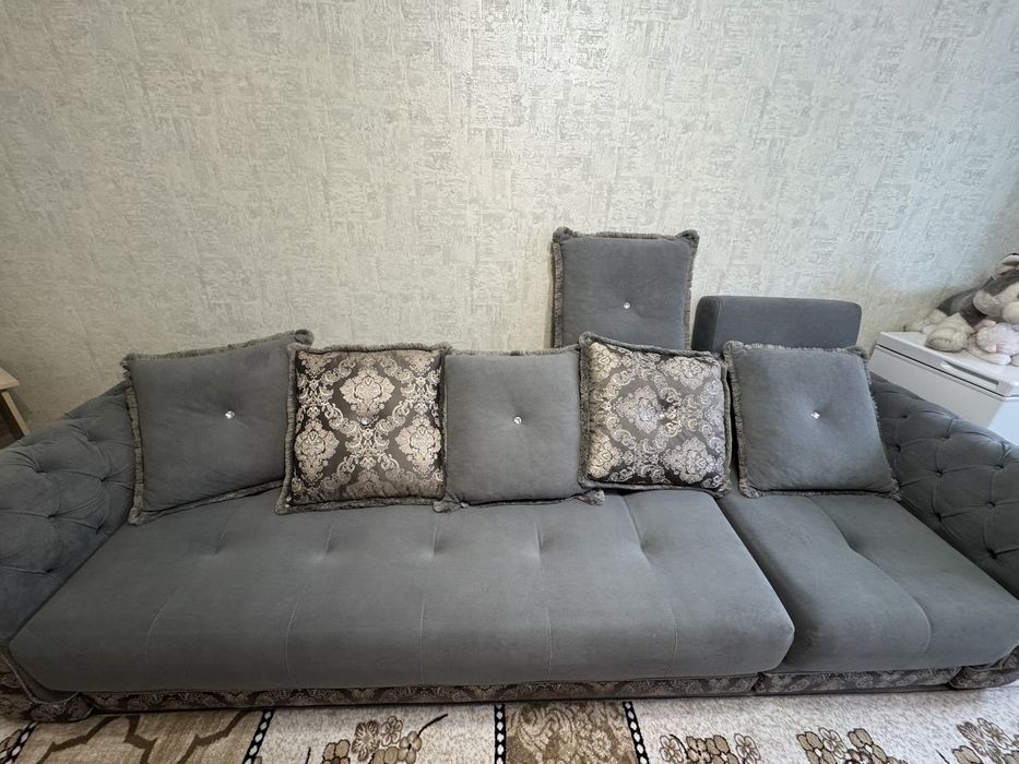 Продам диван серый
