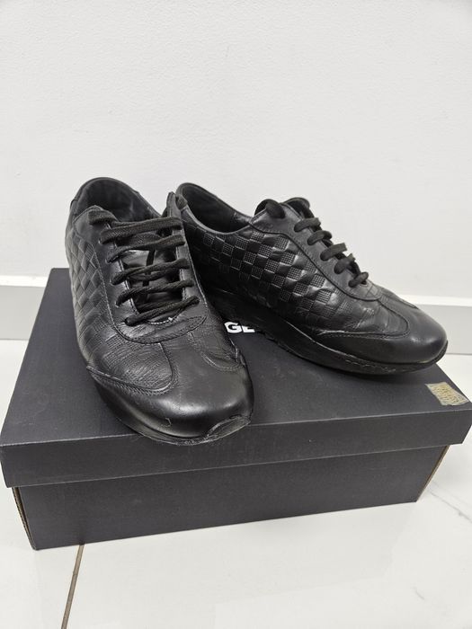 Adiasi Bigotti marimea 40 din pielea naturala

La spate au fost recon