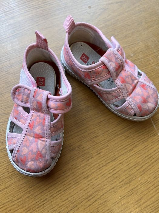 Продам детскую обувь