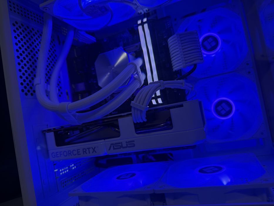 Vand Schimb Pc gaming i5 10500 32 Ram RTX 5060 8Gb SSD 1Tb 2 ani Gara