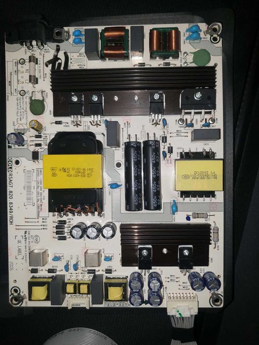 Vand componentele de la un televizor Hisense H55B7500