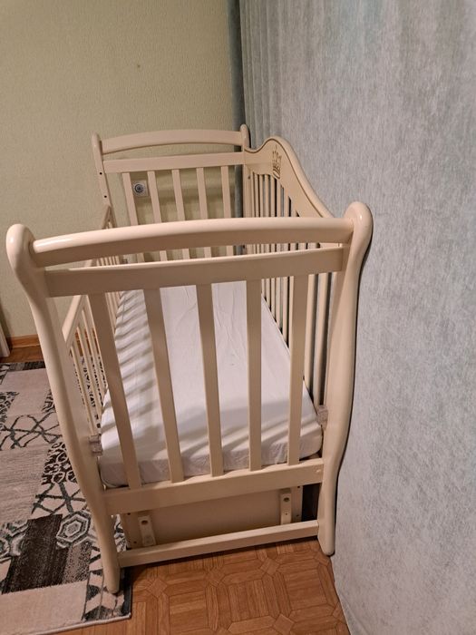 Детская кроватка-манеж