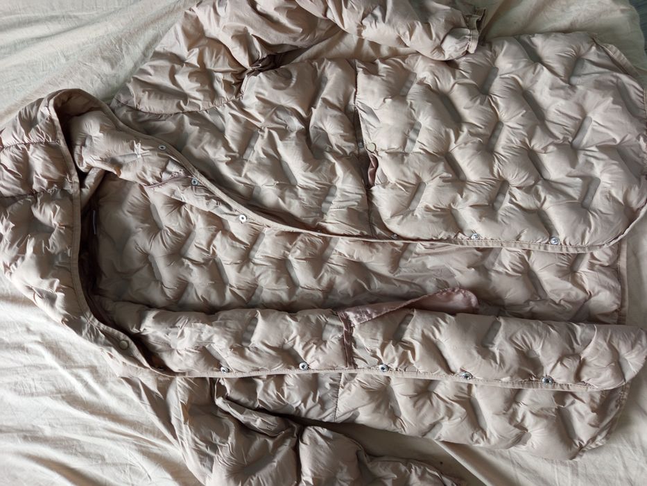 Леко яко в бежов цвят