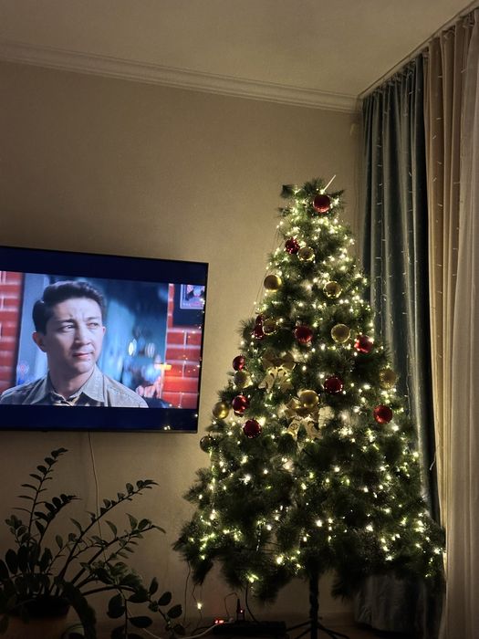 Продам елку с игрушками