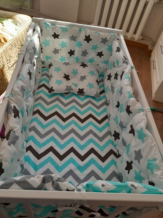 Детская кроватка для ребенка