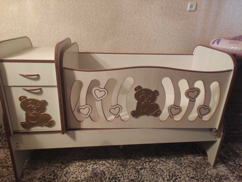 Detskiy mebel sotiladi