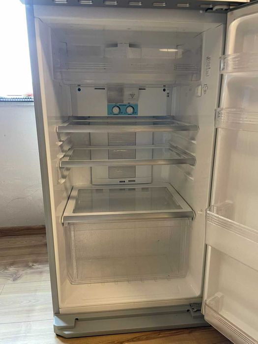 Хладилник Sharp - работещ