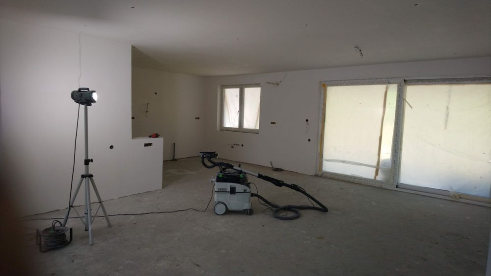 Zugrav  firnisaje interioare si exterioare