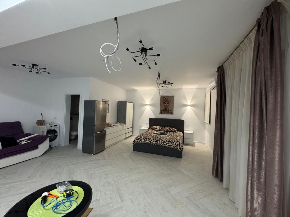 Închiriez Garsoniera noua tip Studio centrală, cu parcare