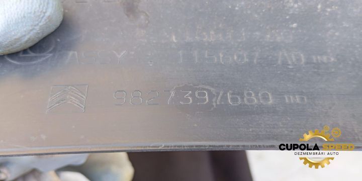Aparatoare / Carenaj noroi fata dreapta 9827397680 Citroen C5 AirCros