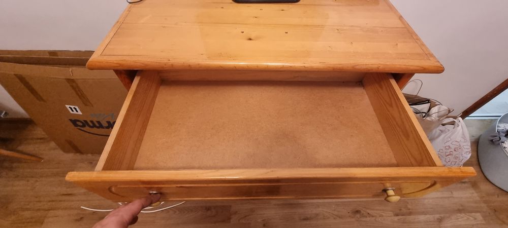 Дървен шкаф  в добро състояние