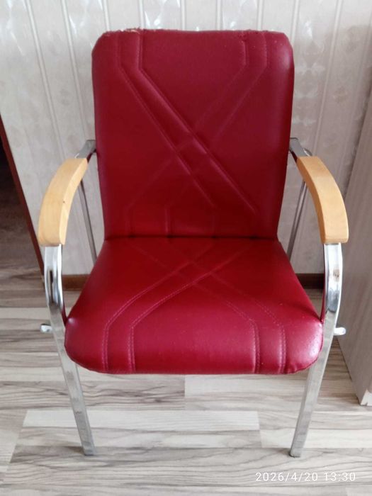Продам крепкий стул