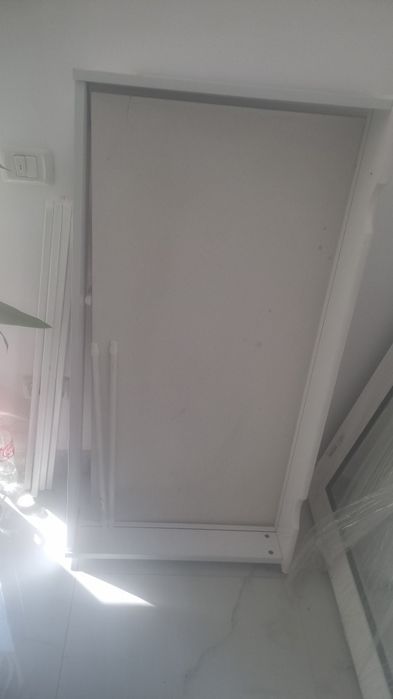 Vand pătuț copil din lemn,cu tot cu saltea,scaun baby ptr masă
