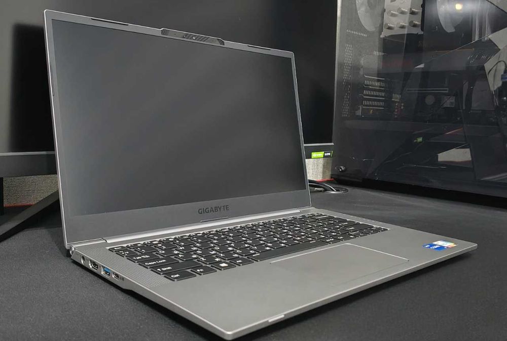 Ноутбук GIGABYTE Core i7