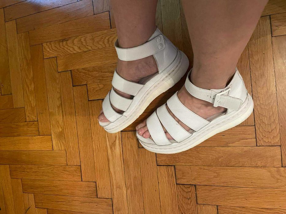 Сандали дамски Dr Martens модел Clarissa