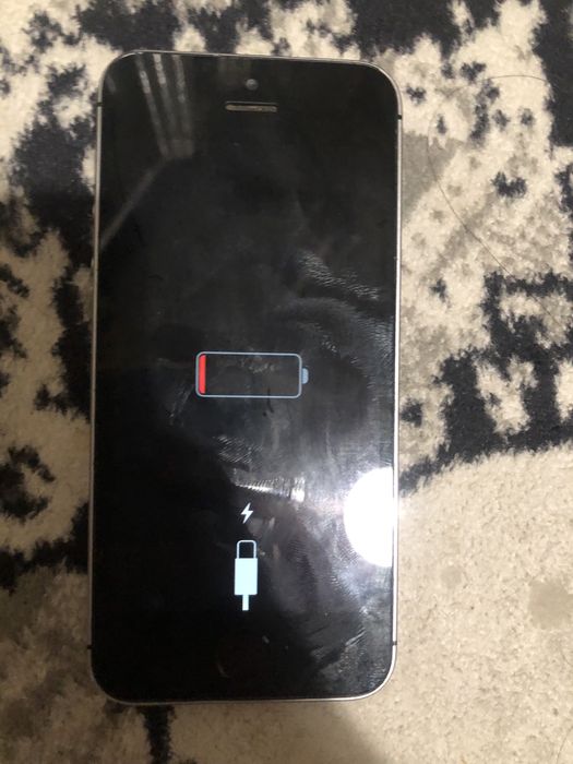 Продам айфон се 2016