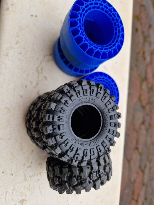 Гуми със силиконови инсърти за RC модели 1/24  1/18