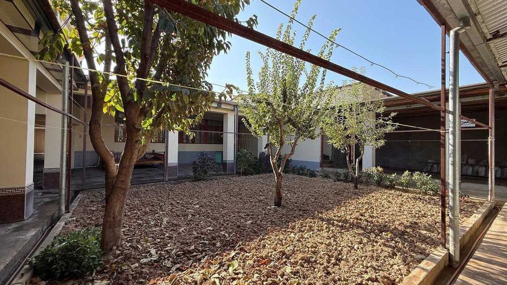 Срочна ховли уй сотилади