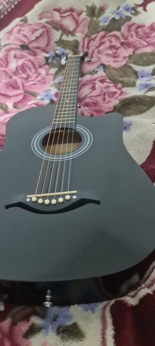 Гитара почти новый