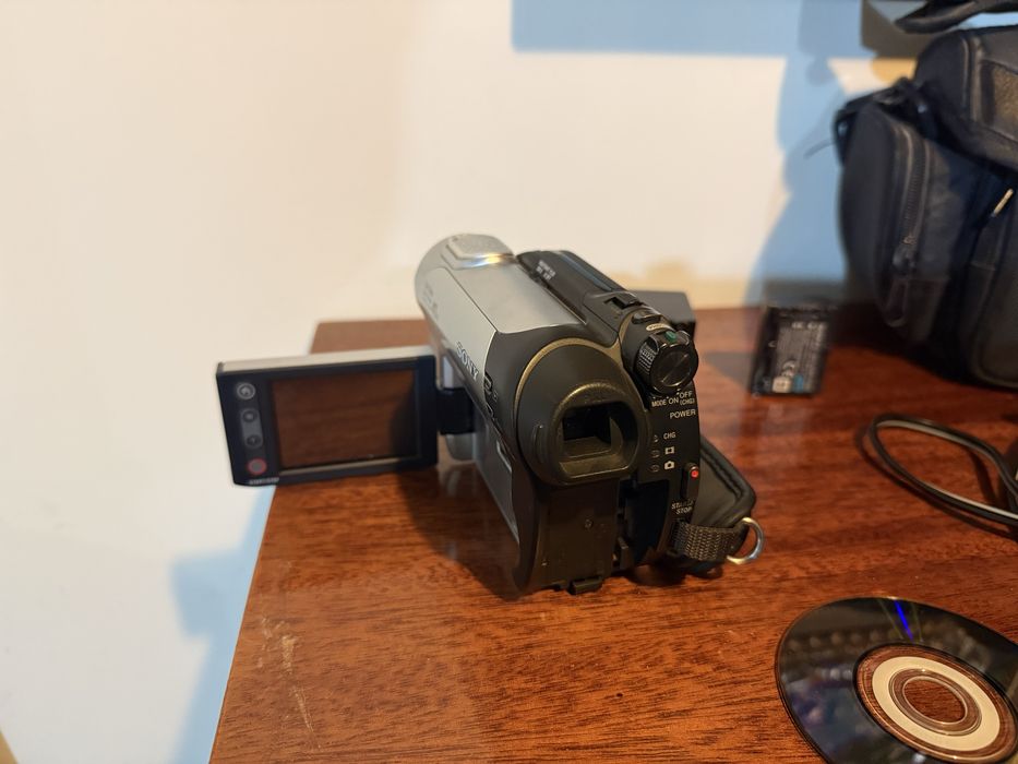 Видеокамера Sony DSR-DVD608+ фотоаппарат в подарок Skina SK222D