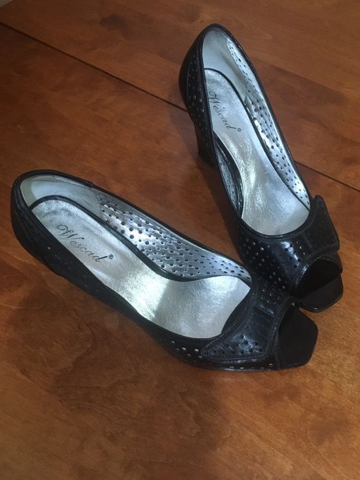 Туфли женские чёрные, новые.