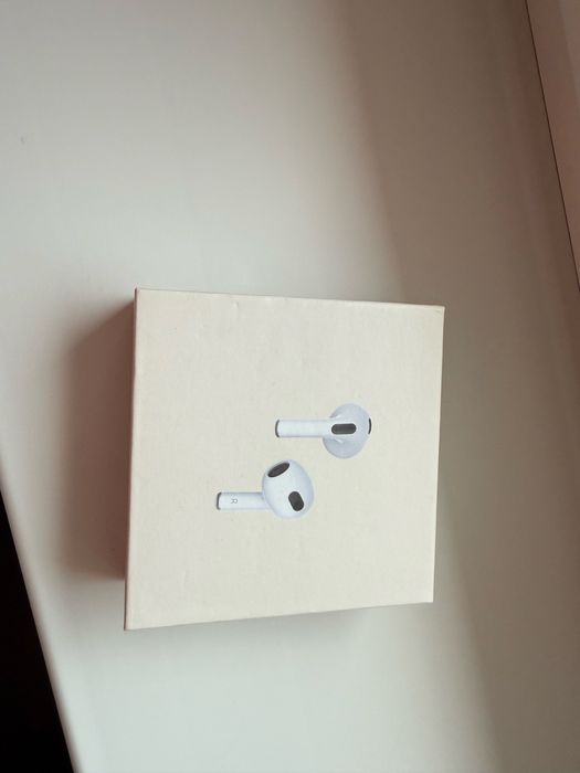 Продам AirPods 3
