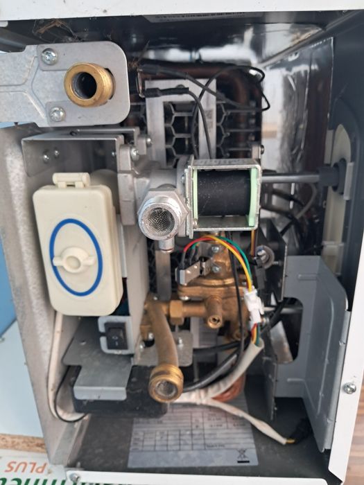 Vând instant Ariston