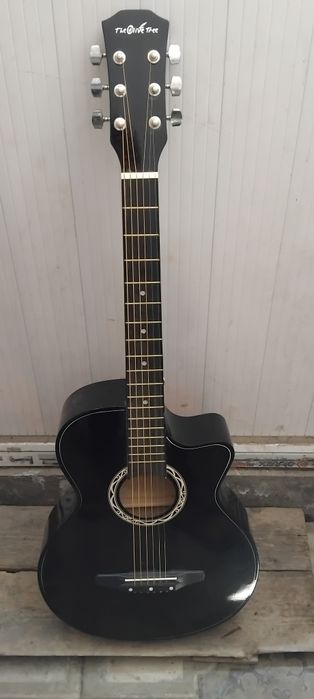 Gitara  holati yaxshi yagi 1 Hali 1 oyham bõlmadi olinganiga